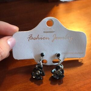 Fashion Jewelry Black and Silver Stud Earrings